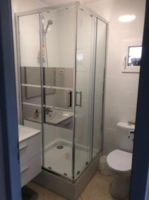 Maison Dans Une Propriete Avec Une Cour Corneilhan Exteriör bild