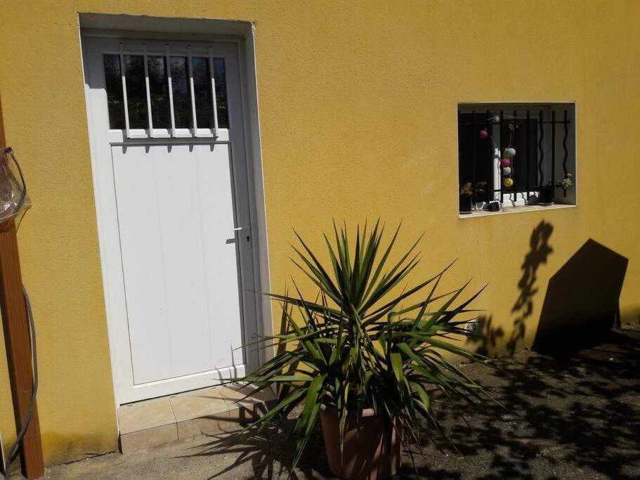 Maison Dans Une Propriete Avec Une Cour Corneilhan Exteriör bild