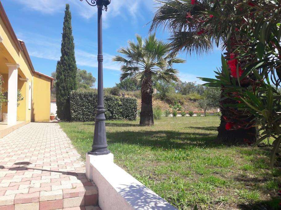 Maison Dans Une Propriete Avec Une Cour Corneilhan Exteriör bild